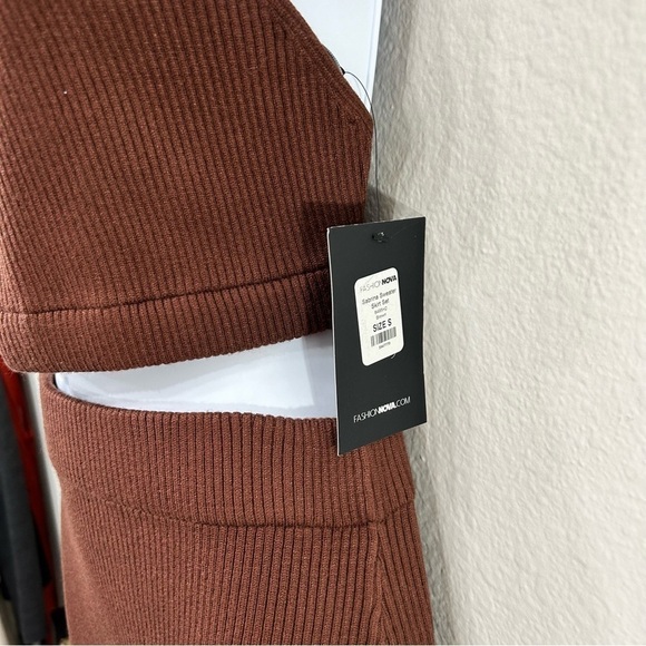 Sabrina Sweater skirt set Color Brown Size Small NWT - Picture 6 of 12